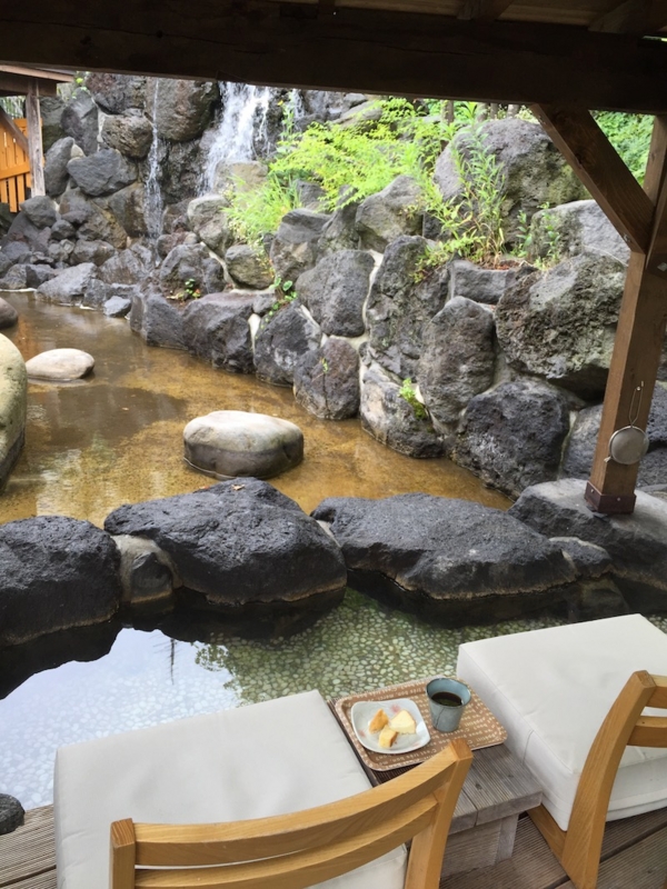 贅沢な時間を格安で 札幌の奥座敷 定山渓温泉の極上の足湯 心の里 Sasurider Com