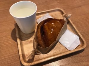 ナカヤ菓子店のアップルパイ