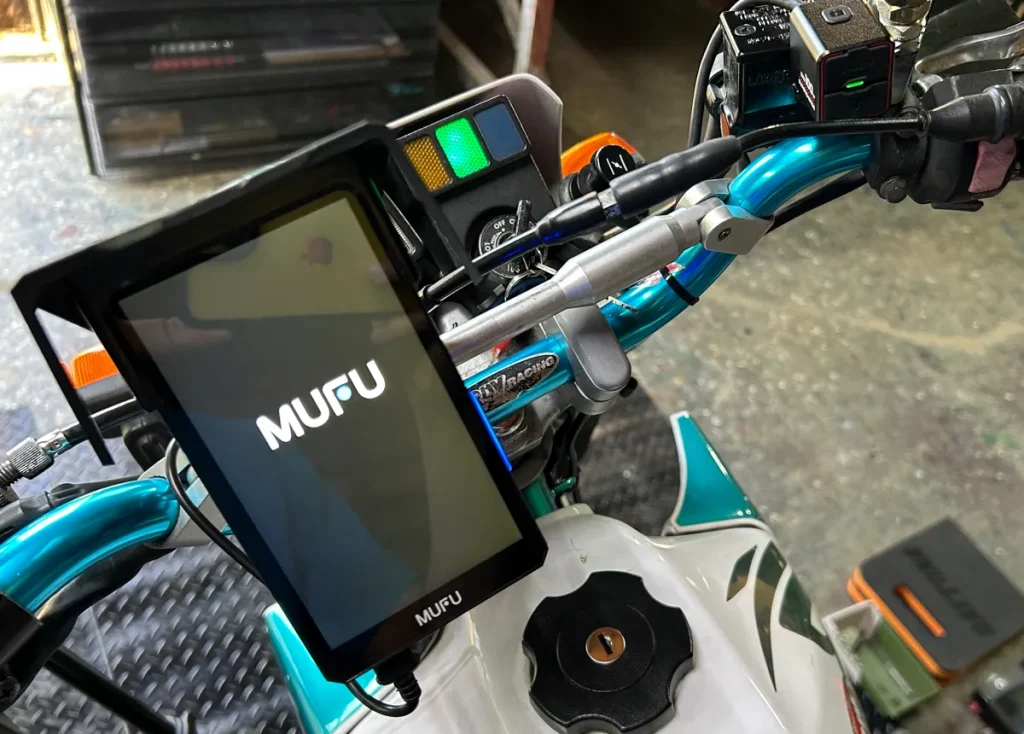 MAXWIN MF-MS1000】車でもバイクでも使える“オービス検知スマート