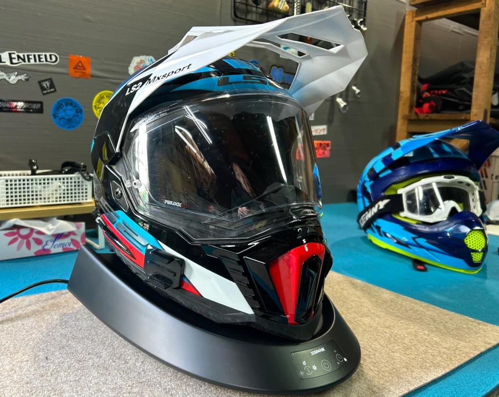 ツーリング後の救世主！JESIMAIK A2Sでヘルメットをスピード消臭＆乾燥